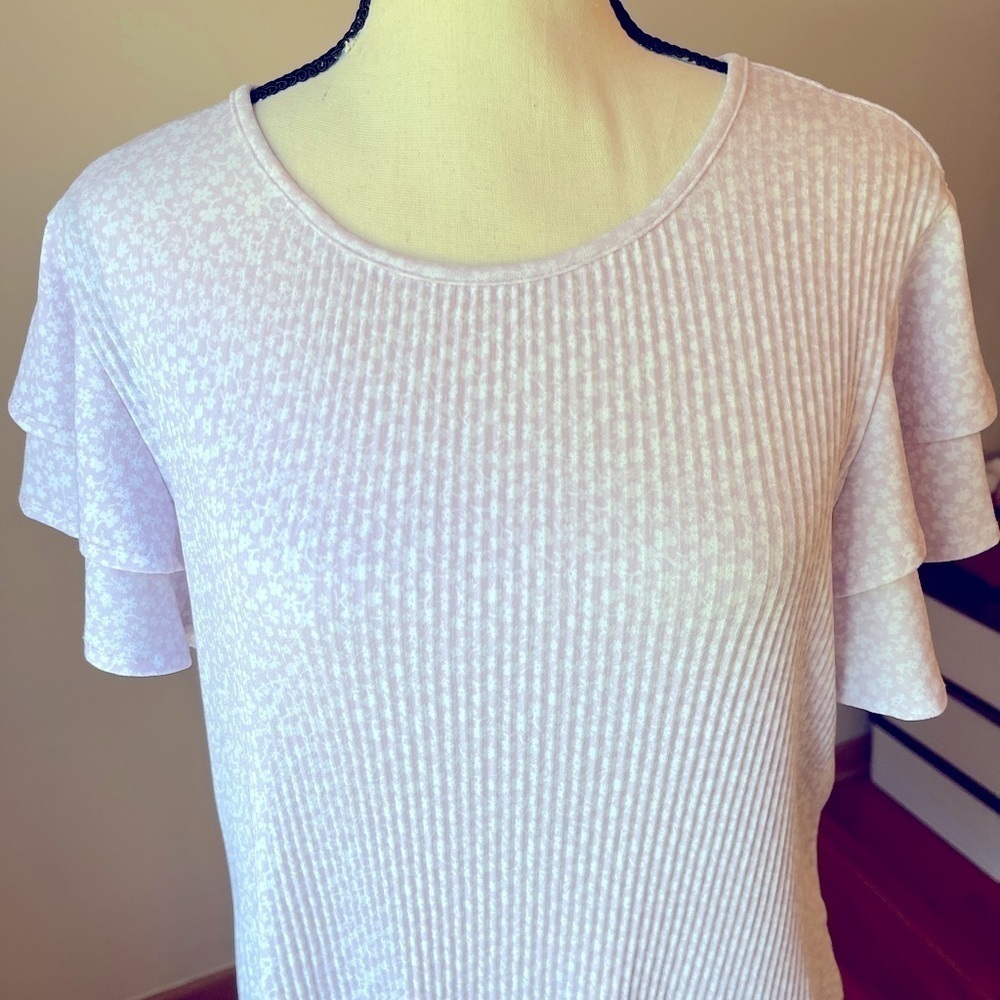 Adrianna Papell Women’s Lavender and White Pleated Floral Design Blouse Size M
